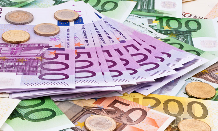 Viele Euro Geldscheine