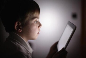 Tabletele si smartphonurile nu ii lasa pe copii sa doarma indeajuns