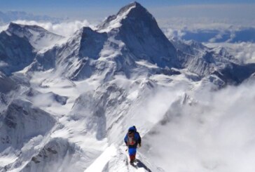 O alpinistă din Hong Kong a doborât recordul feminin de viteză pentru escaladarea Everestului