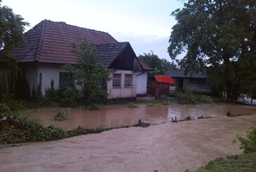Inundatii Maramures: Sute de gospodarii distruse si persoane evacuate
