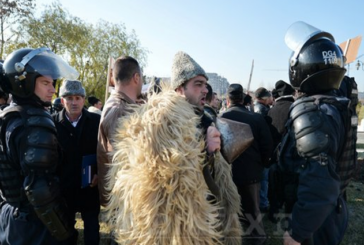 Protest: Ciobanii au plecat de la Parlament, dar ameninta ca se vor intoarce cu tot cu oi
