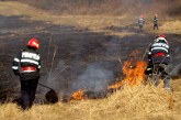 COD ROȘU – Incendiile de vegetație uscată se înmulțesc în Maramureș (VIDEO)