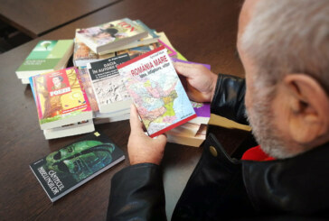 Omagiu limbii materne: Deputatul Durus, donatie de carte pentru elevii din Apsa de Mijloc (FOTO)