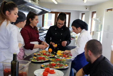 Primavara, adusa in bucataria Restaurantului Social ASSOC de elevii si profesorii unei scoli culinare din Italia   