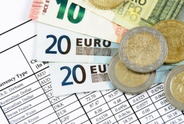 Euro scade spre 4,77 lei
