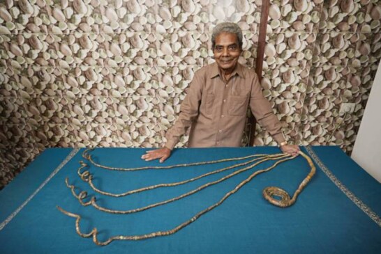 Barbatul cu cele mai lungi unghii din lume si le-a taiat si le-a expus la muzeu