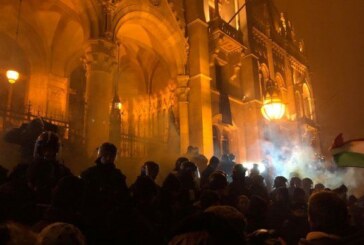 Ungaria: Gaze lacrimogene si arestari la protestele de la Budapesta impotriva ”legii sclaviei”