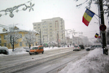 Un nou episod din „Iarna nu-i ca vara”: Caderi masive de zapada in Baia Mare (FOTO)