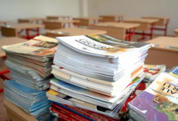 Consiliul Naţional al Elevilor solicită Ministerului Educaţiei urgentarea livrării manualelor pentru elevii claselor a VIII-a