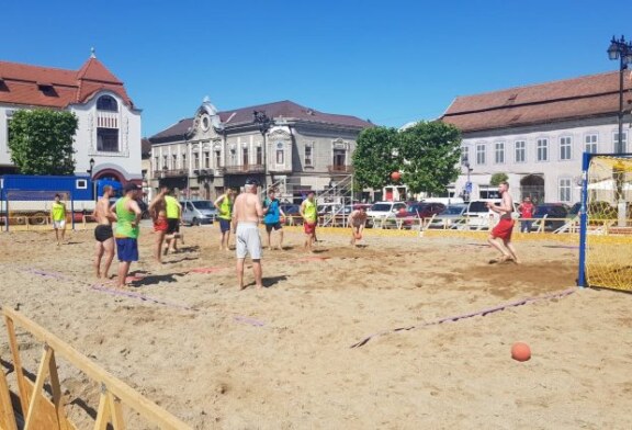 Fotografia zilei: Au inceput antrenamentele pentru Beach Handball Challenge 2019-Baia Mare (GALERIE FOTO)
