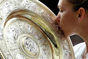 Imaginea zilei in lume: Simona Halep, castigatoarea turneului de la Wimbledon, dupa ce a invins-o pe americanca Serena Williams