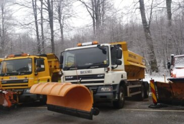 Info trafic: Material antiderapant raspandit de drumari pentru combaterea poleiului la Cavnic