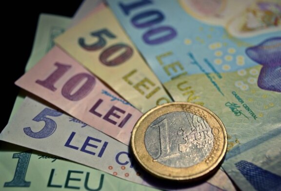 Euro si mai aproape de 4,8 lei