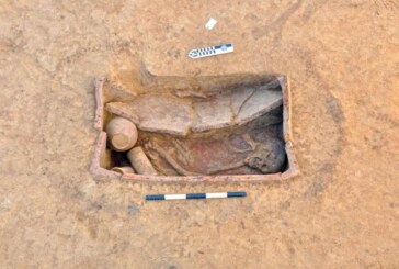 Arheologii au descoperit zeci de morminte rare, continand sicrie de lut