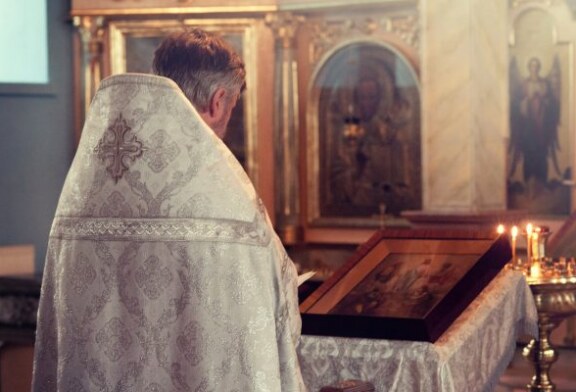 Pentru prima dată în istoria Bisericii Ortodoxe Române, un arhiereu este trimis în judecată pentru viol