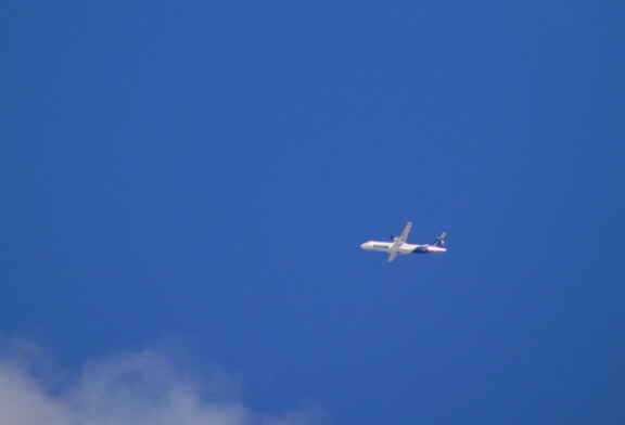 Imaginea zilei: Un avion TAROM deasupra Maramureșului