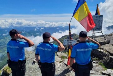 Jandarmii montani din Borsa si Cavnic au înălțat drapelul pe munte