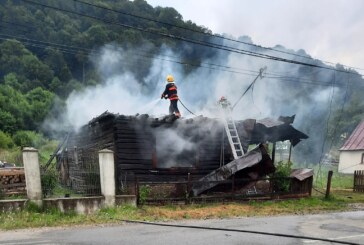 EVENIMENT – Bărbat cu arsuri după ce i-a ars casa din Strâmbu Băiuț