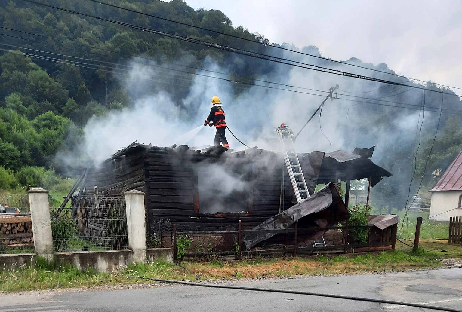 mount Discovery Provisional EVENIMENT - Bărbat cu arsuri după ce i-a ars casa din Strâmbu Băiuț - ZiarMM
