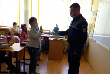 Polițiștii s-au întâlnit cu elevii Școlii Gimnaziale “Alexandru Ioan Cuza” din Baia Mare 