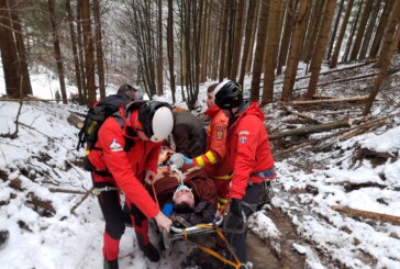 ACTUALIZARE ACȚIUNE ÎN DERULARE – Bărbat accidentat într-o pădure din zona Handalul Ilbei