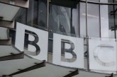 Guvernul britanic îngheaţă taxa radio-tv pentru BBC