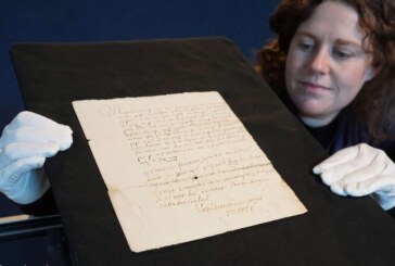 Un document cu scrisul de mână al reginei Maria Stuart a Scoţiei, vândut la licitaţie pentru 32.500 de lire sterline