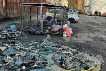 POLIȚIA LOCALĂ NU A GĂSIT AUTORUL – Tomberoane de gunoi incendiate pe străzile din Baia Mare
