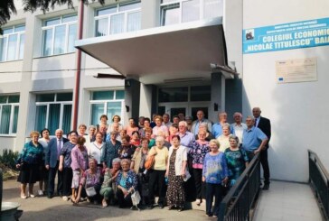 Foști elevi ai liceului Economic din Baia Mare, reîntâlnire după 50 de ani