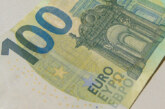Euro a scăzut cu 0,02 bani