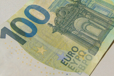 Euro a scăzut față de începutul lunii cu 1,1%