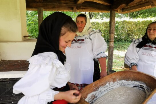 ”Dorul pâinii de acasă”: Pâine tradițională preparată la Muzeul Satului din Baia Mare (VIDEO)