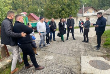 Consilieri locali ai PNL Baia Mare și deputatul Florin Alexe, consultări publice cu cetățenii din Ferneziu (FOTO)