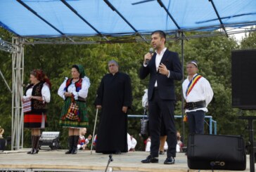 Deputatul Gabriel Zetea în mijlocul maramureșenilor din Coaș și Călinești