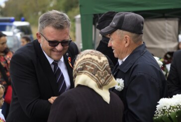 La Ulmeni: Ministrul Muncii a felicitat cuplurile care au împlinit 50 de ani de căsătorie (FOTO)