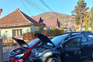 BAIA MARE – Două mașini s-au făcut praf la intersecția străzilor Micu Klein cu Hollosi Simon
