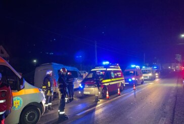 112 – Microbuz cu 5 pasageri, implicat într-un accident rutier la intrarea în Groși dinspre Targu Lăpuș