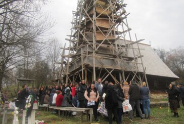 Continuă lucrările de reabilitare la Biserica de lemn Monument Istoric „Sfântul Nicolae” din localitatea Costeni