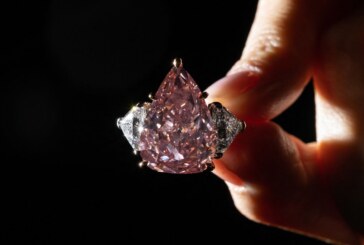Diamantul roz uriaş ”Fortune Pink”, vândut pentru o sumă de peste 28,6 de milioane de euro