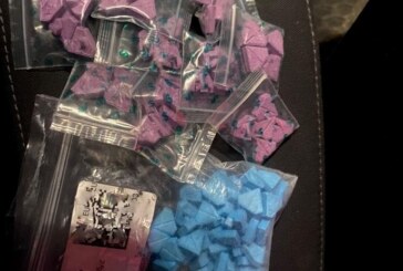 CU CE SE OCUPĂ UNII – Tanără de 25 de ani prinsă cu 100 de pastile de ecstasy