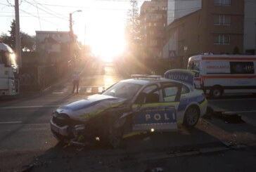 GHINION – BMW al Poliției Rutiere, distrus pe o stradă din Cluj. E plin de glume pe internet