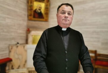 Interviu cu preotul paroh al Bisericii Romano-Catolice Sfântul Iosif din Baia Mare, despre noaptea de Înviere (VIDEO)