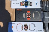 Ceasuri inteligente contrafăcute reținute de inspectorii vamali. Veneau din China