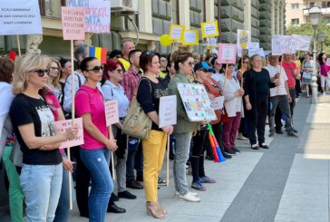 Grevă: Protest al cadrelor didactice la Primăria Sighetu Marmației