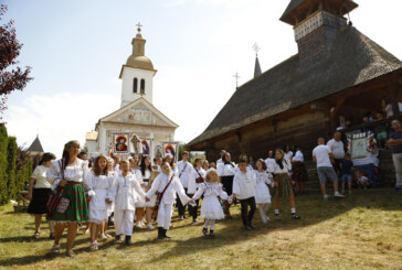 Avalanșă de oameni la Mănăstirea Moisei cu ocazia sărbătorii Adormirii Maicii Domnului (FOTO)