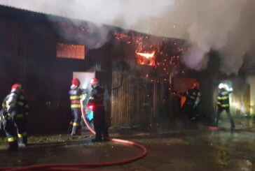 AZI NOAPTE – Trei garaje au ars din cauza unui incendiu