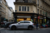 Parisul vrea să alunge SUV-urile mari prin creşterea tarifelor de parcare